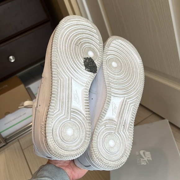 Women’s Air Force ones size 6.5 - Picture 4 of 4